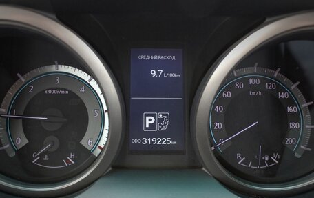 Toyota Land Cruiser Prado 150 рестайлинг 2, 2011 год, 2 399 000 рублей, 11 фотография