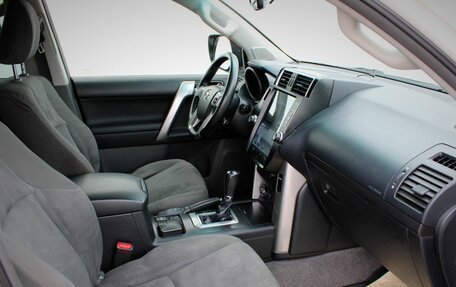 Toyota Land Cruiser Prado 150 рестайлинг 2, 2011 год, 2 399 000 рублей, 12 фотография