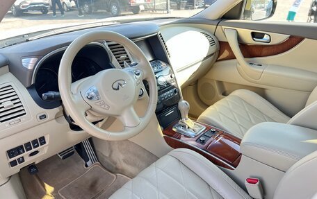 Infiniti QX70, 2014 год, 2 470 000 рублей, 15 фотография