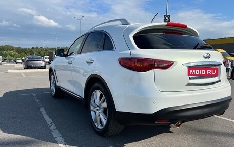 Infiniti QX70, 2014 год, 2 470 000 рублей, 11 фотография