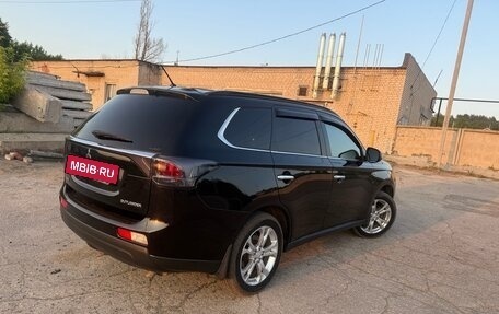 Mitsubishi Outlander III рестайлинг 3, 2013 год, 1 890 000 рублей, 4 фотография