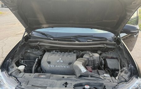 Mitsubishi Outlander III рестайлинг 3, 2013 год, 1 890 000 рублей, 12 фотография