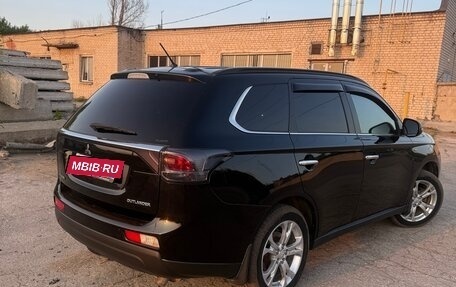 Mitsubishi Outlander III рестайлинг 3, 2013 год, 1 890 000 рублей, 6 фотография