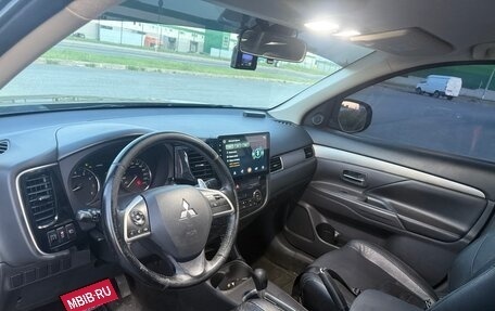 Mitsubishi Outlander III рестайлинг 3, 2013 год, 1 890 000 рублей, 11 фотография