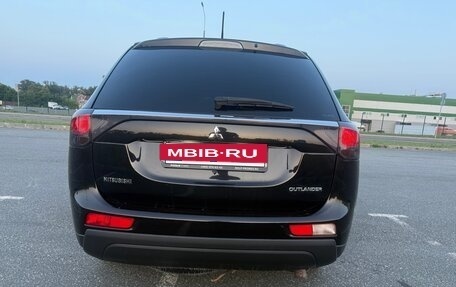 Mitsubishi Outlander III рестайлинг 3, 2013 год, 1 890 000 рублей, 9 фотография