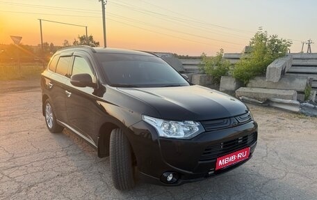 Mitsubishi Outlander III рестайлинг 3, 2013 год, 1 890 000 рублей, 15 фотография