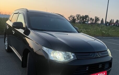 Mitsubishi Outlander III рестайлинг 3, 2013 год, 1 890 000 рублей, 8 фотография
