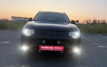 Mitsubishi Outlander III рестайлинг 3, 2013 год, 1 890 000 рублей, 7 фотография
