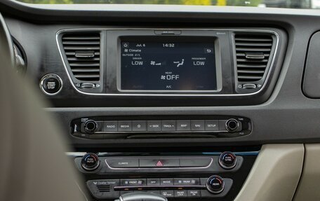 KIA Carnival III, 2018 год, 1 995 000 рублей, 14 фотография