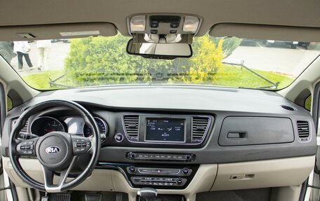 KIA Carnival III, 2018 год, 1 995 000 рублей, 13 фотография