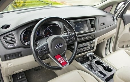 KIA Carnival III, 2018 год, 1 995 000 рублей, 9 фотография