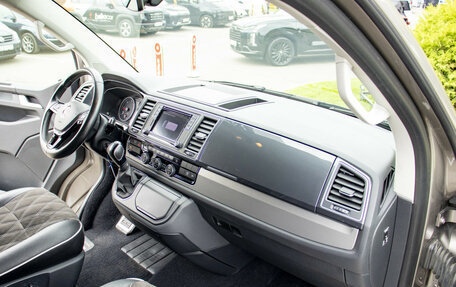 Volkswagen Caravelle T6 рестайлинг, 2018 год, 4 155 000 рублей, 7 фотография