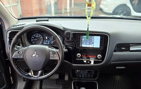 Mitsubishi Outlander III рестайлинг 3, 2020 год, 2 500 000 рублей, 4 фотография