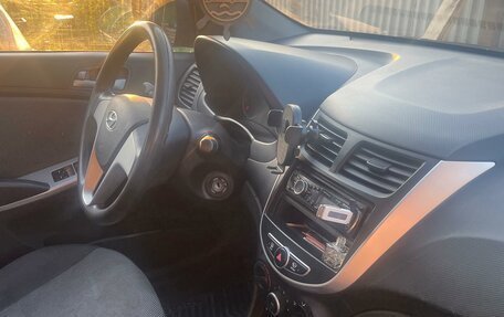Hyundai Solaris II рестайлинг, 2013 год, 695 000 рублей, 8 фотография