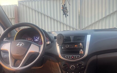 Hyundai Solaris II рестайлинг, 2013 год, 695 000 рублей, 7 фотография