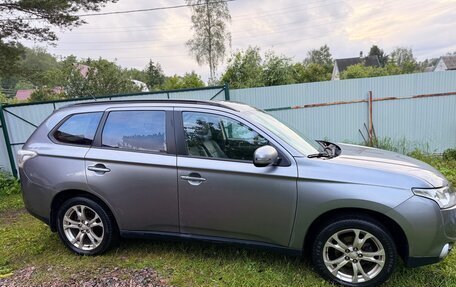 Mitsubishi Outlander III рестайлинг 3, 2012 год, 1 200 000 рублей, 7 фотография