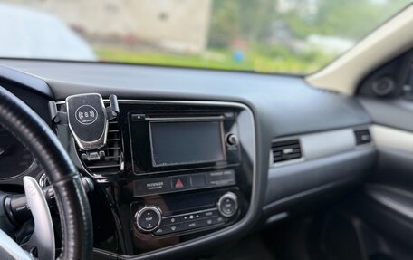 Mitsubishi Outlander III рестайлинг 3, 2012 год, 1 200 000 рублей, 16 фотография