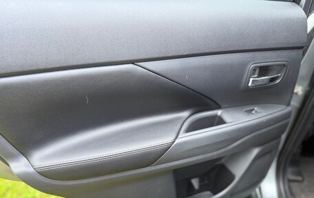Mitsubishi Outlander III рестайлинг 3, 2012 год, 1 200 000 рублей, 22 фотография