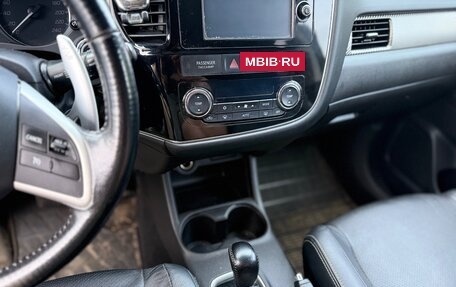 Mitsubishi Outlander III рестайлинг 3, 2012 год, 1 200 000 рублей, 17 фотография