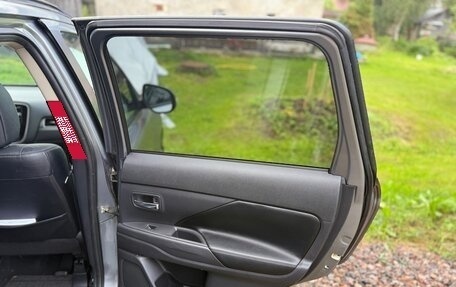 Mitsubishi Outlander III рестайлинг 3, 2012 год, 1 200 000 рублей, 29 фотография