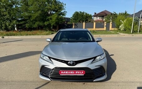 Toyota Camry, 2021 год, 3 980 000 рублей, 2 фотография