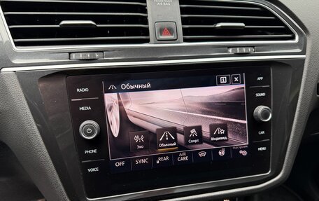 Volkswagen Tiguan II, 2018 год, 2 350 000 рублей, 19 фотография