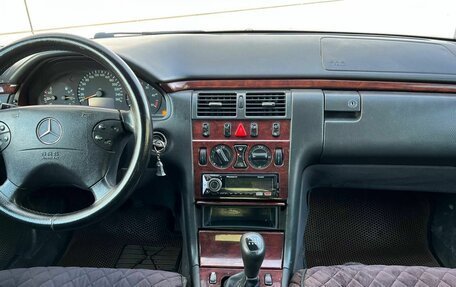 Mercedes-Benz E-Класс, 2001 год, 390 000 рублей, 17 фотография