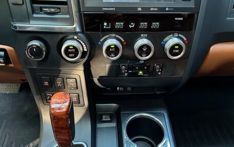 Toyota Sequoia II рестайлинг, 2021 год, 8 000 000 рублей, 7 фотография