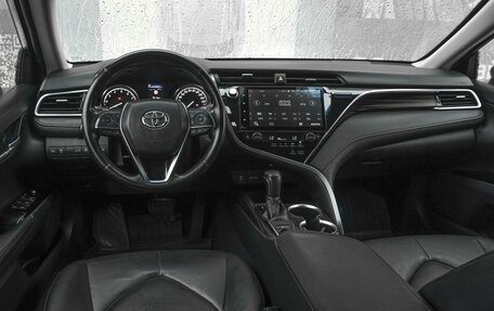 Toyota Camry, 2018 год, 2 349 000 рублей, 6 фотография