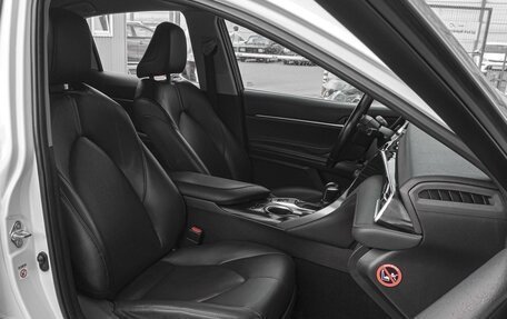 Toyota Camry, 2018 год, 2 349 000 рублей, 8 фотография