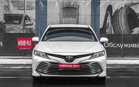 Toyota Camry, 2018 год, 2 349 000 рублей, 3 фотография