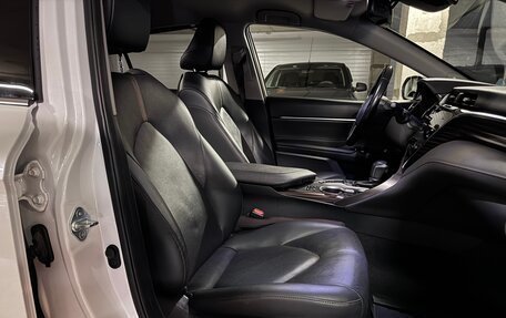 Toyota Camry, 2019 год, 3 190 000 рублей, 9 фотография