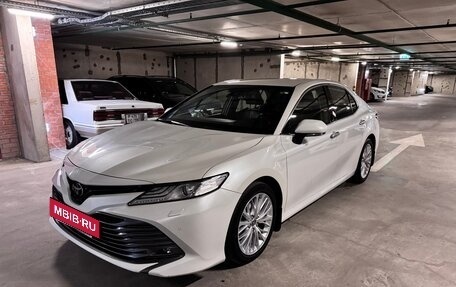 Toyota Camry, 2019 год, 3 190 000 рублей, 2 фотография