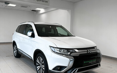 Mitsubishi Outlander III рестайлинг 3, 2018 год, 2 444 000 рублей, 3 фотография