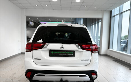 Mitsubishi Outlander III рестайлинг 3, 2018 год, 2 444 000 рублей, 7 фотография