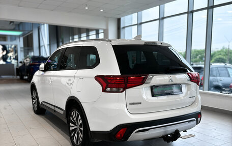 Mitsubishi Outlander III рестайлинг 3, 2018 год, 2 444 000 рублей, 8 фотография
