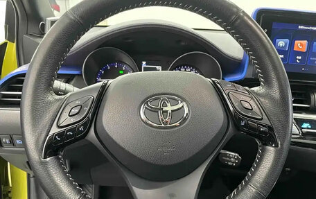 Toyota C-HR I рестайлинг, 2022 год, 1 806 000 рублей, 8 фотография