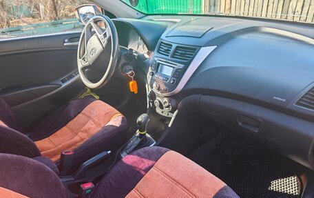 Hyundai Solaris II рестайлинг, 2015 год, 1 025 000 рублей, 4 фотография