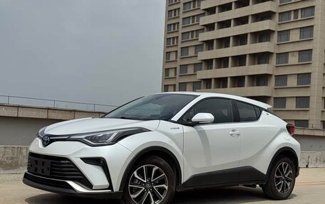 Toyota C-HR I рестайлинг, 2022 год, 2 064 000 рублей, 1 фотография