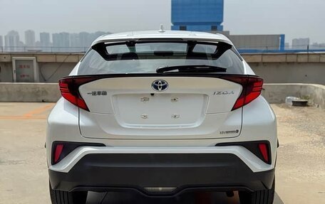 Toyota C-HR I рестайлинг, 2022 год, 2 064 000 рублей, 4 фотография
