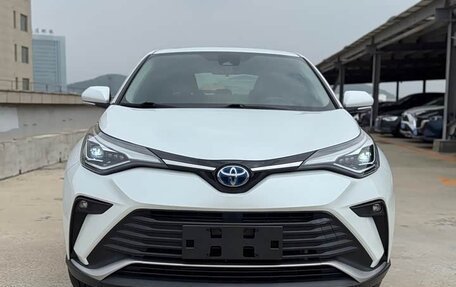 Toyota C-HR I рестайлинг, 2022 год, 2 064 000 рублей, 5 фотография