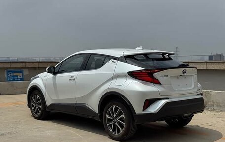 Toyota C-HR I рестайлинг, 2022 год, 2 064 000 рублей, 3 фотография