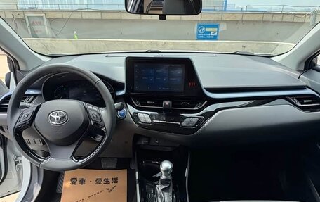 Toyota C-HR I рестайлинг, 2022 год, 2 064 000 рублей, 11 фотография