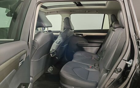 Toyota Highlander, 2024 год, 6 490 000 рублей, 12 фотография