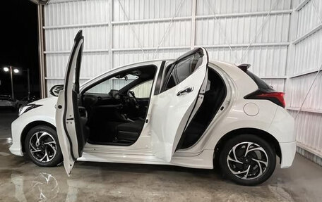 Toyota Yaris, 2021 год, 970 000 рублей, 7 фотография
