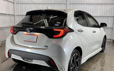 Toyota Yaris, 2021 год, 970 000 рублей, 10 фотография