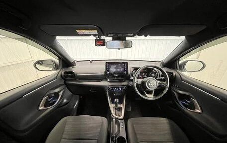 Toyota Yaris, 2021 год, 970 000 рублей, 12 фотография