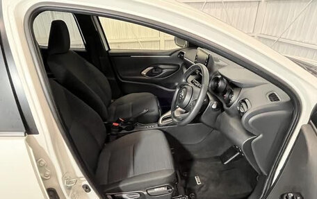 Toyota Yaris, 2021 год, 970 000 рублей, 20 фотография