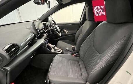 Toyota Yaris, 2021 год, 970 000 рублей, 21 фотография