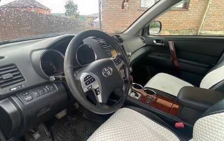 Toyota Highlander III, 2012 год, 1 800 000 рублей, 11 фотография